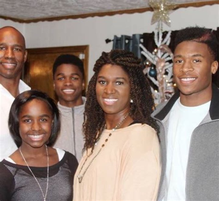 Antonio Armstrong Jr Wiki, Age, Girlfriend, Wife, Sister, Parents, Height & More