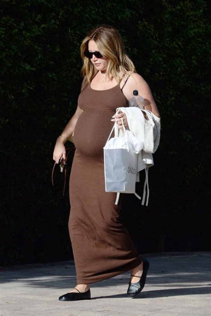 Ashley Tisdale Shows Off Post-Baby Body — Celebwell