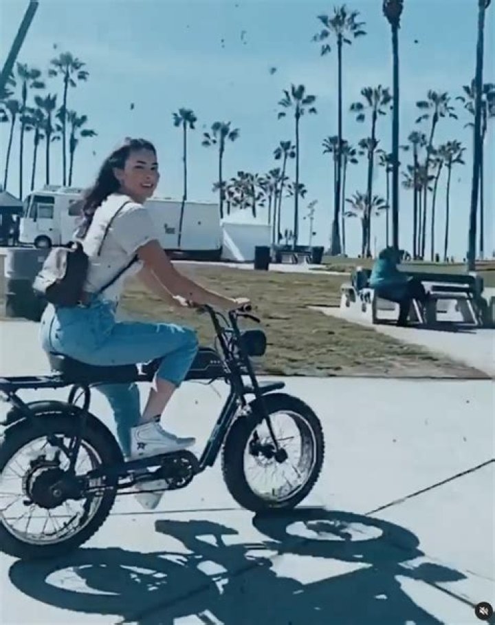 Bachelor’s Jen Saviano in Bathing Suit Announces Pregnancy  — Celebwell