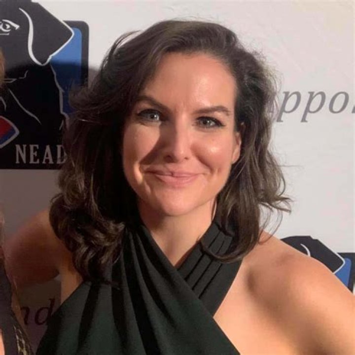 Kim Cattrall in Bathing Suit Says "Keep Movin'" — Celebwell