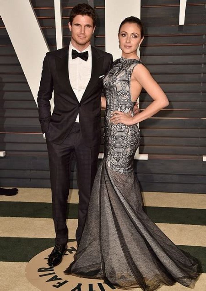 Robbie Amell Height Weight Age Body Measurements Stats Family Facts